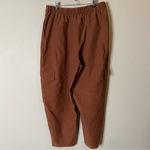 Lululemon Light Utilitech Cargo High Rise Pants - Picture 5 of 6